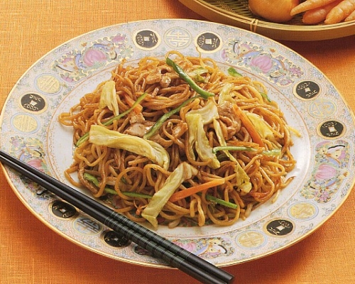 Soba Yaki, pasta japonesa de trigo sarraceno salteada. 